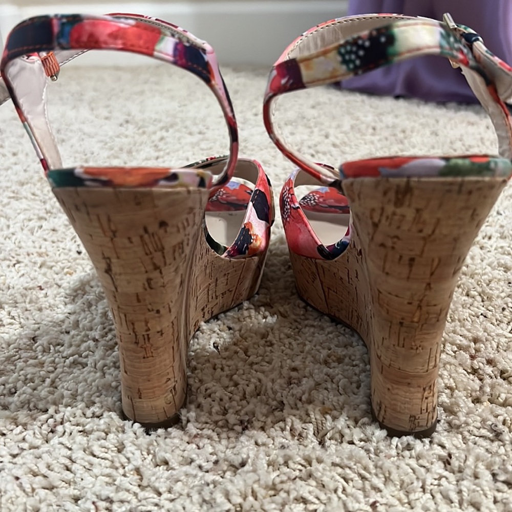 Guess Floral Wedge Sandals (8) - Picture 9 of 10